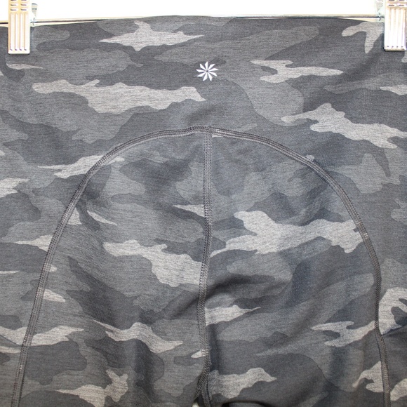 PreLoved Athleta 7/8 Ultimate Camo Leggings in Black/Gray in Sz(S) - Picture 5 of 9
